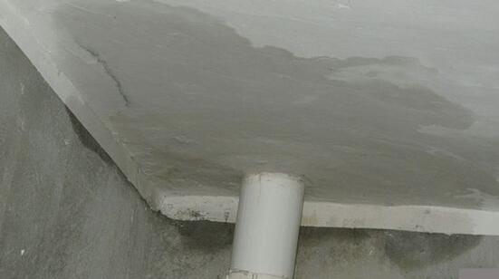 墻面滲水有什么辦法修復(fù)？屋頂防水施工的時候這些要留意